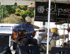 Willie Green performing an acoustic set on Sunday at the Lincolnville Festival 2009
